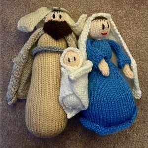 Handmade Knitted Nativity Set ~ Ensemble 2